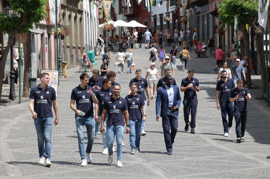 El CB Gran Canaria visita a la Virgen del Pino