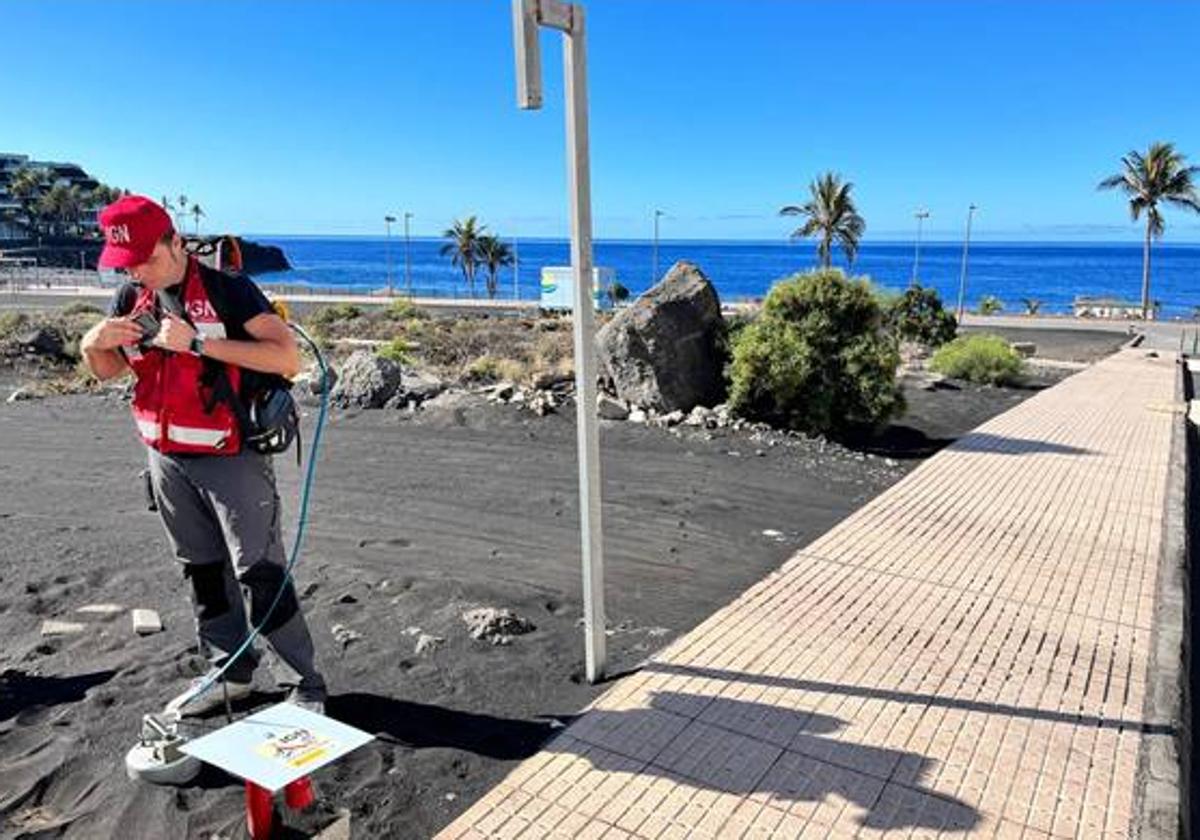 Instalación de nuevos sensores en Puerto Naos (La Palma)