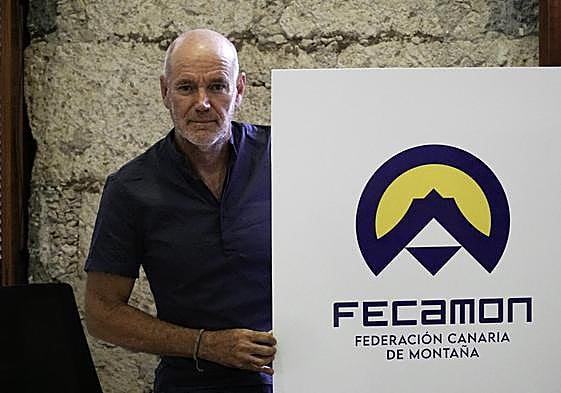 Quique Morales, con el nuevo logo de Fecamon.