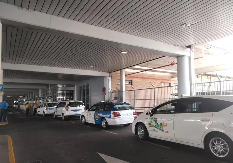 Los taxistas de Telde pagarán 717 euros por licencia y año por los apuntadores en Gando