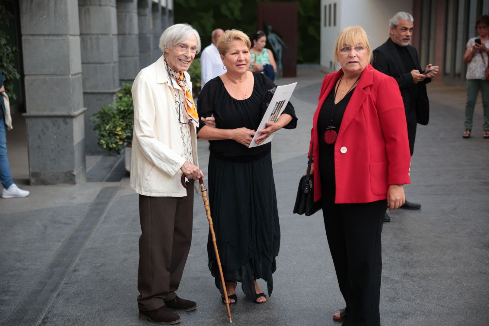 Ambiente a las puertas del Cuyás por el estreno de la obra de Nuria Espert y Mario Gas