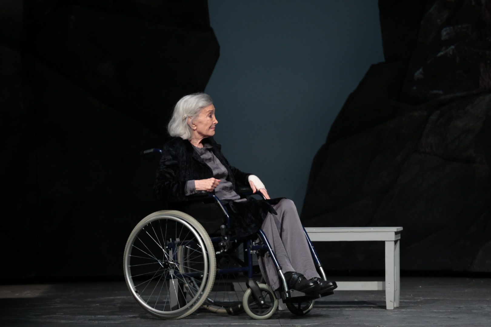 Ambiente a las puertas del Cuyás por el estreno de la obra de Nuria Espert y Mario Gas