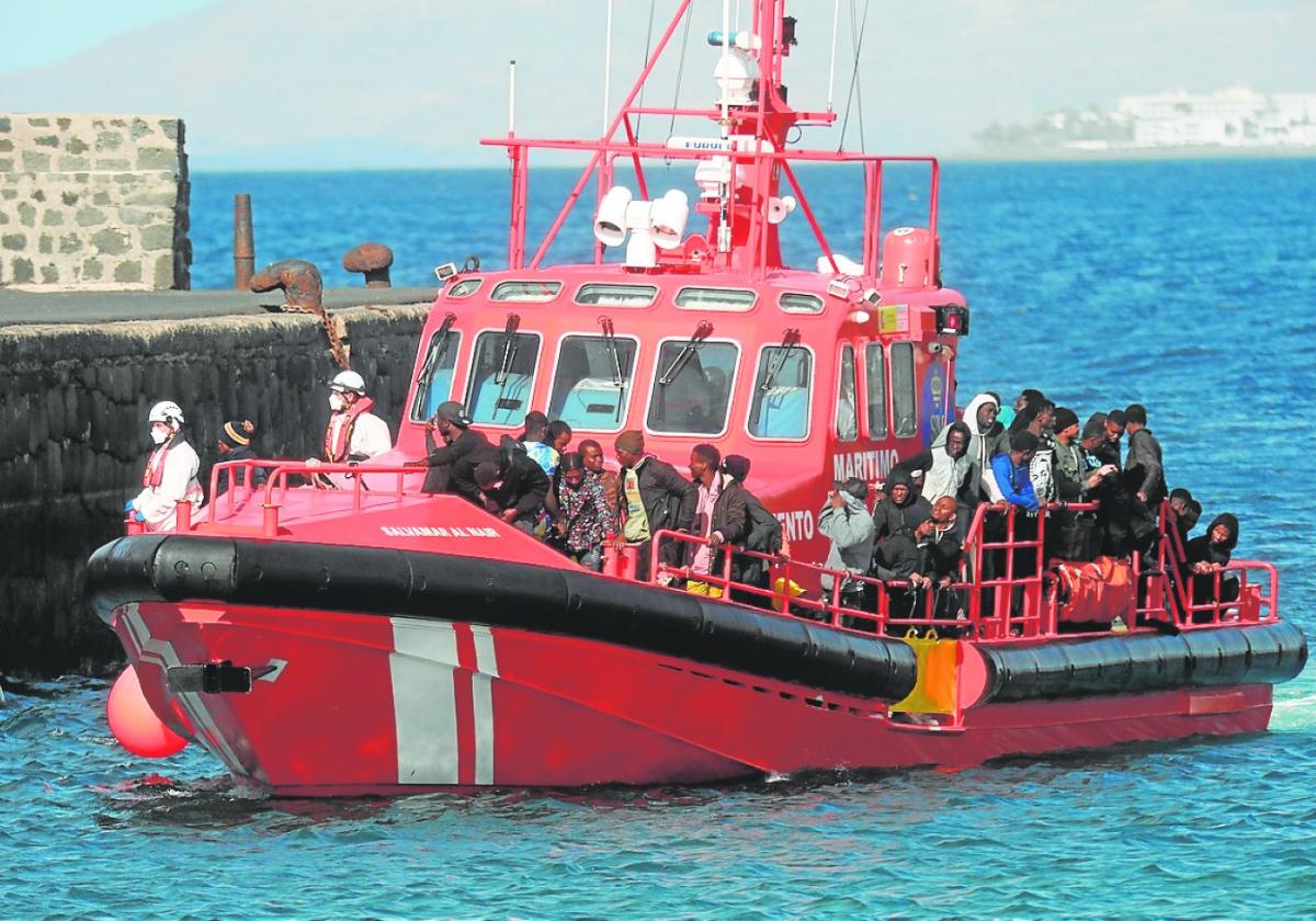 58 inmigrantes llegaron ayer al muelle de Arguineguín tras ser rescatados por Salvamento Marítimo.