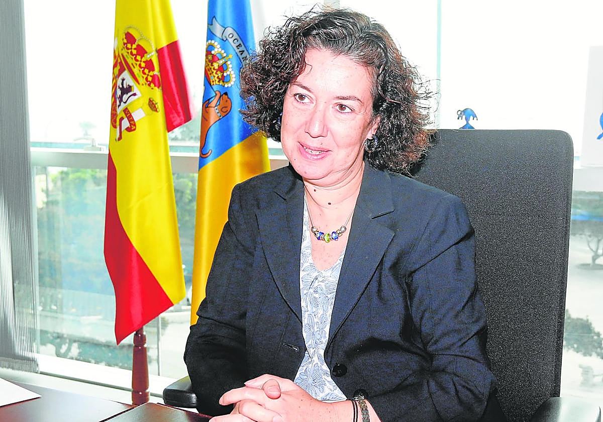 En la imagen, la fiscal jefa provincial de Las Palmas, Beatriz Sánchez, posando en su despacho de la Ciudad de la Justicia de la capital grancanaria.