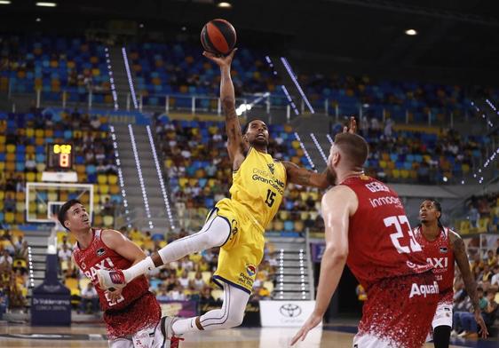 Estreno triunfal del Dreamland Gran Canaria ante el BAXI Manresa (97-92)