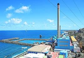 Imagen de la central eléctrica a la entrada de la capital grancanaria.