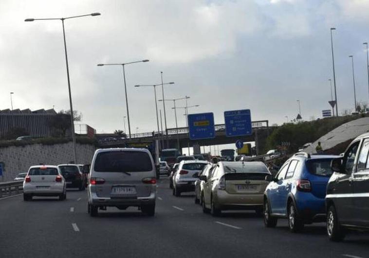 Retenciones en la GC-3 tras un accidente múltiple