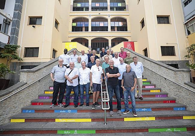 Muchas personalidades en Obispo Rabadán.