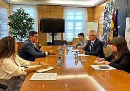 Reunión entre el consejero de Obras Públicas, Vivienda y Movilidad del Gobierno de Canarias, Pablo Rodríguez, y el secretario de Estado de Transporte, David Lucas.