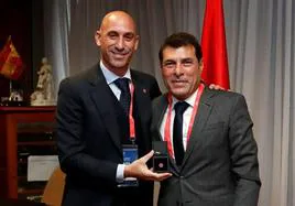 Morales Mansito (d), junto a Luis Rubiales.