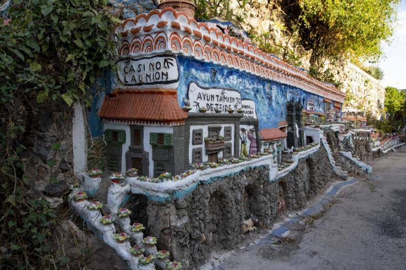 La calle de los mil colores en Valle Los Nueve