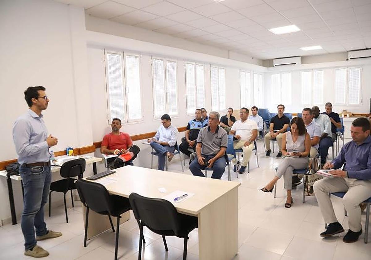 Reunión este pasado jueves para valorar medidas preventivas para evitar inundaciones por las lluvias.