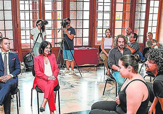 Los intérpretes durante el acto de presentación en el Pérez Galdós.
