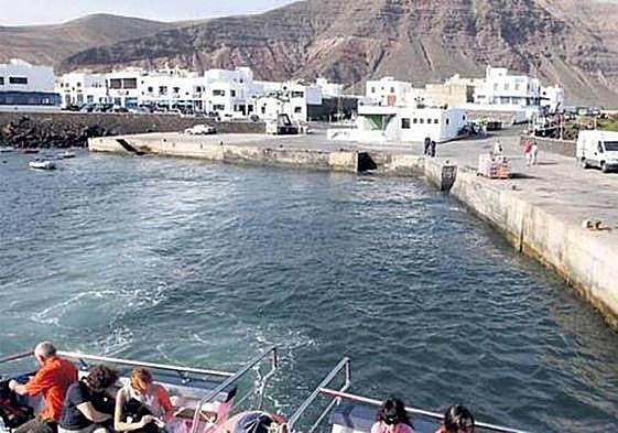 Vista de las instalaciones portuarias de Órzola.