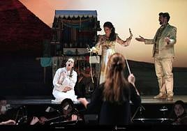 Rosa Gomariz interpretando a Aida en el Teatro Real Junior.