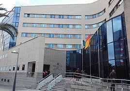 Acepta pagar 257.000 euros y más de 2 años de cárcel por quedarse el dinero de una anciana