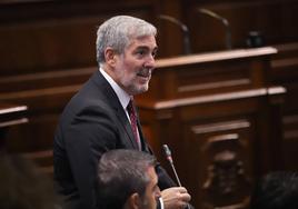 Fernando Clavijo, presidente de Canarias, en su interveción en el pleno este martes.
