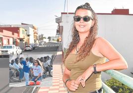 Patricia Pla, voluntaria de la Cruz Roja en El Hierro. Participa activamente en la primera atención a los inmigrantes a pie de muelle.