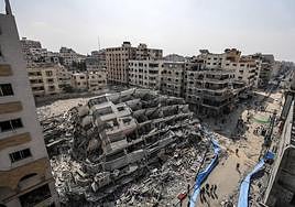 Destrozos provocados en Gaza por los primeros ataques aéreos israelíes en respuesta al atentado terrorista de Hamás.