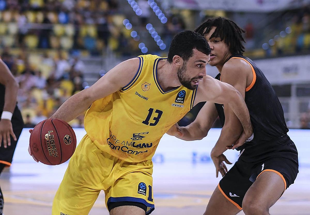 Recital de un campeón insaciable en su fortín (111-82)