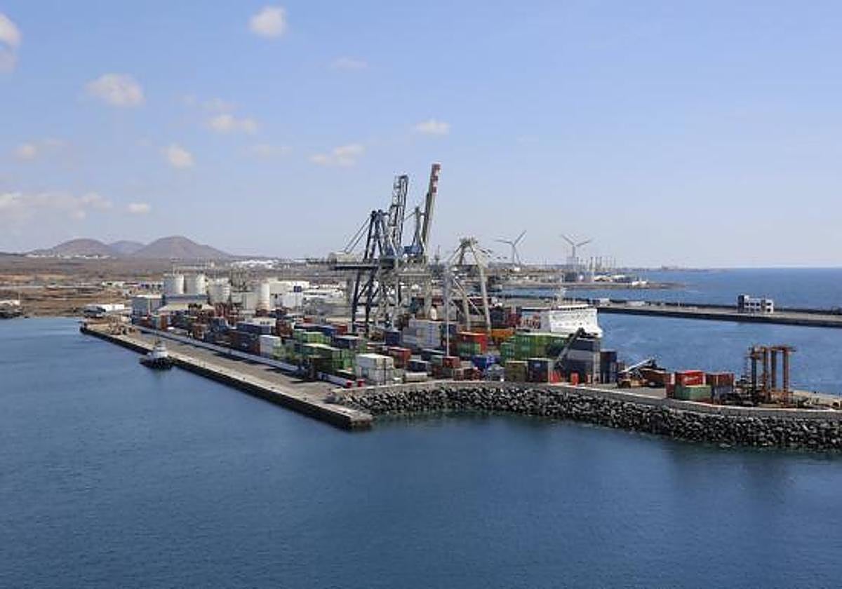 Espacio portuario dedicado a los contenedores.