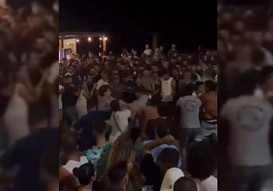 Imágenes de la trifulca.