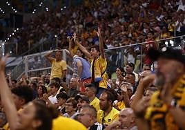 El Gran Canaria Arena a rebosar ayer frente al Barça.