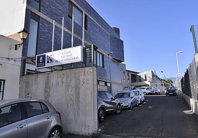 Fachada del CADI de San José de las Longueras.