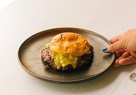 Hamburguesa 'La Primera', de Abraham Ortega y Tabaiba.