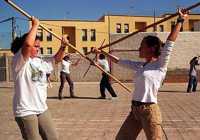 Este juego está asociado a la cultura pastoril de Gran Canaria.