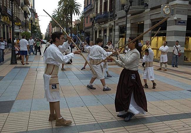El Juego del Garrote es un deporte autóctono de origen prehispánico.