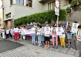 La manifestación tuvo lugar ante la sede del Cabildo de Gran Canaria.