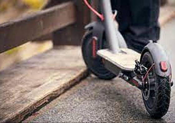 Un menor huye en patinete con varias dosis de hachís en Tenerife