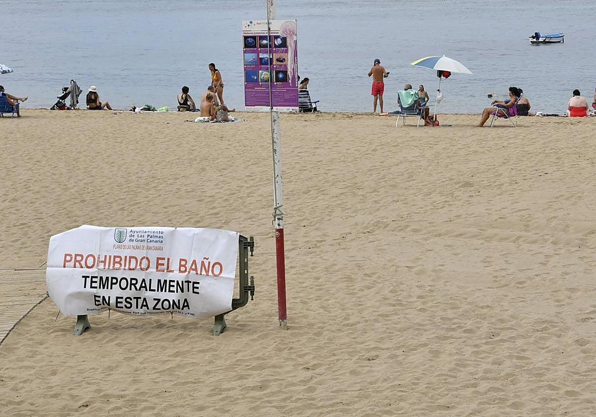 Cierre temporal al baño en La Puntilla por contaminación el pasado agosto.