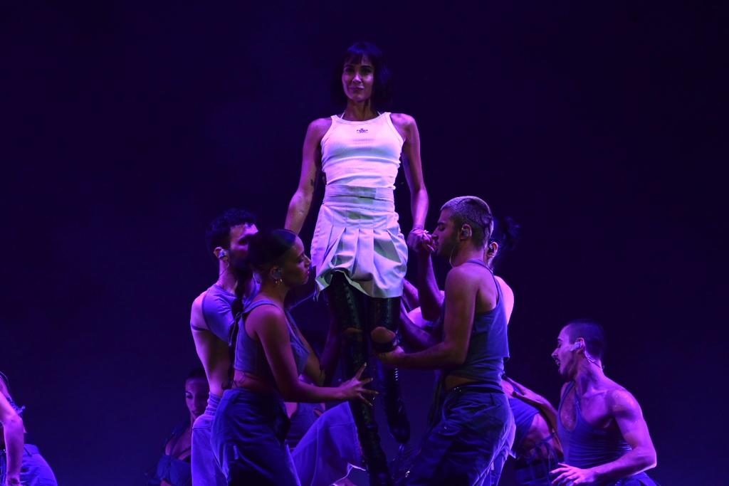 Aitana tiñe de naranja el Gran Canaria Arena