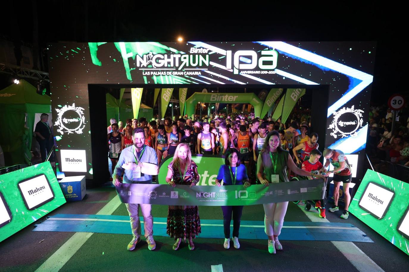 La Binter Night Run celebra sus 10 años corriendo
