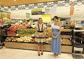 Davinia Domínguez, consejera de DinoSol Supermercados y presidenta de la Fundación DinoSol y Olga del Pino, responsable de Acción Social de CaixaBank.