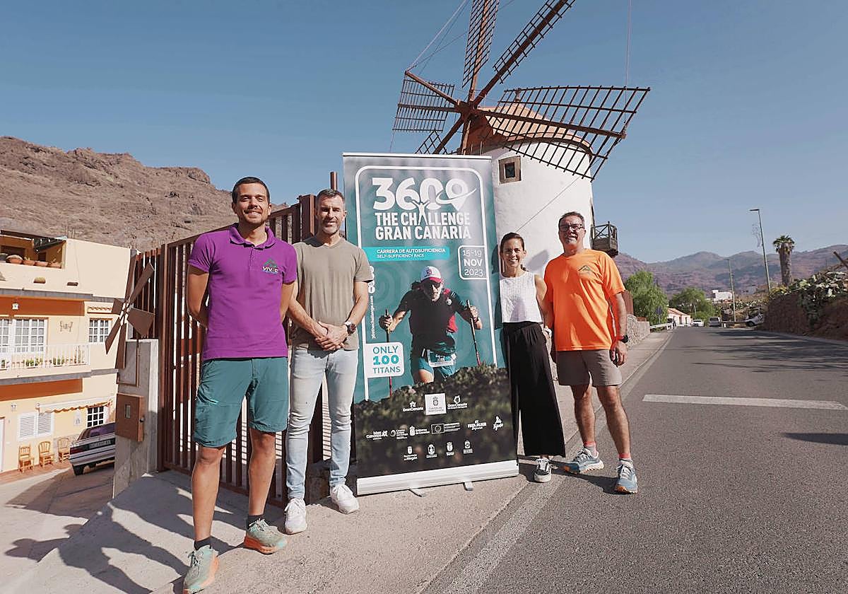 -De izquierda a derecha-: Jaime Morales, adjunto de dirección de Vivac Aventura, Luis Becerra, concejal de Deportes de Mogán, Wendy Cruz, directora de 360º The Challenge Gran Canaria, y Juan José Alonso, director técnico de Vivac Aventura.
