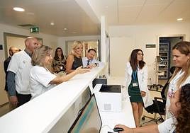 Momento de la visita al hospital Juan Carlos I, en Gran Canaria.