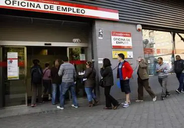 El paro en Canarias cae en 600 personas en el verano y destruye 1.900 empleos