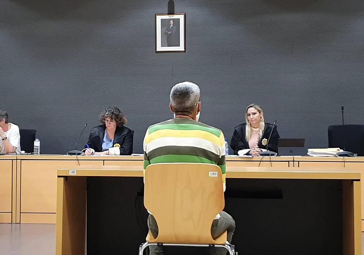 El encausado, R.O.R., durante la vista que se celebró este jueves en la Audiencia Provincial de Las Palmas.