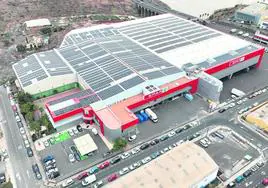 La principal central logística de SPAR Gran Canaria en El Goro finalizó este año la ampliación de su planta fotovoltaica.