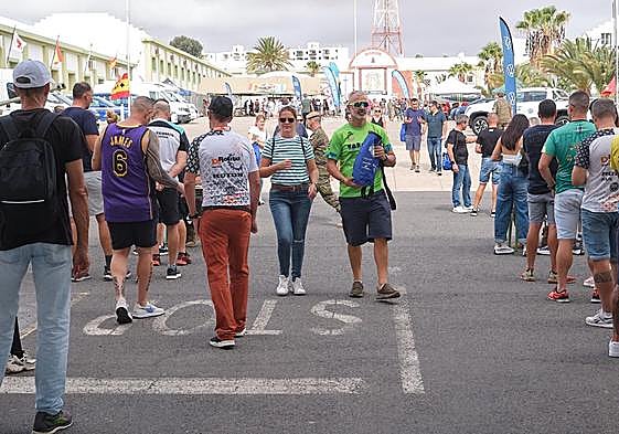 La entrega de los dorsales y el material deportivo se realizó por segundo año en el patio de armas del cuartel capitalino.