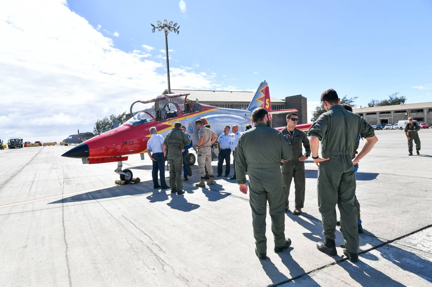 La Patrulla Águila aterriza en la Base Aérea de Gando