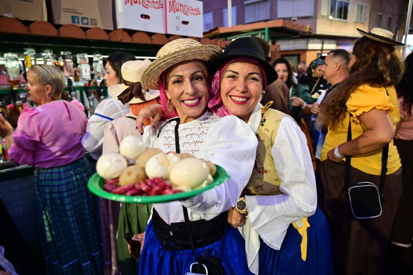 Miles de personas llenan las calles de Vecindario en la romería de San Rafael