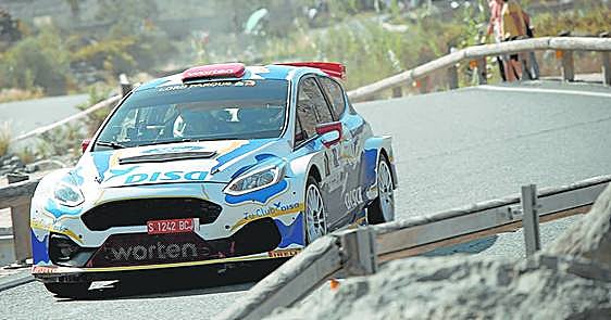 Enrique Cruz y Yeray Mujica se impusieron ayer en el Rally de Maspalomas.