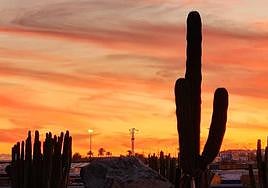 Espectacular anochecer de este domingo en una captura efectuada en Vecindario, Gran Canaria.
