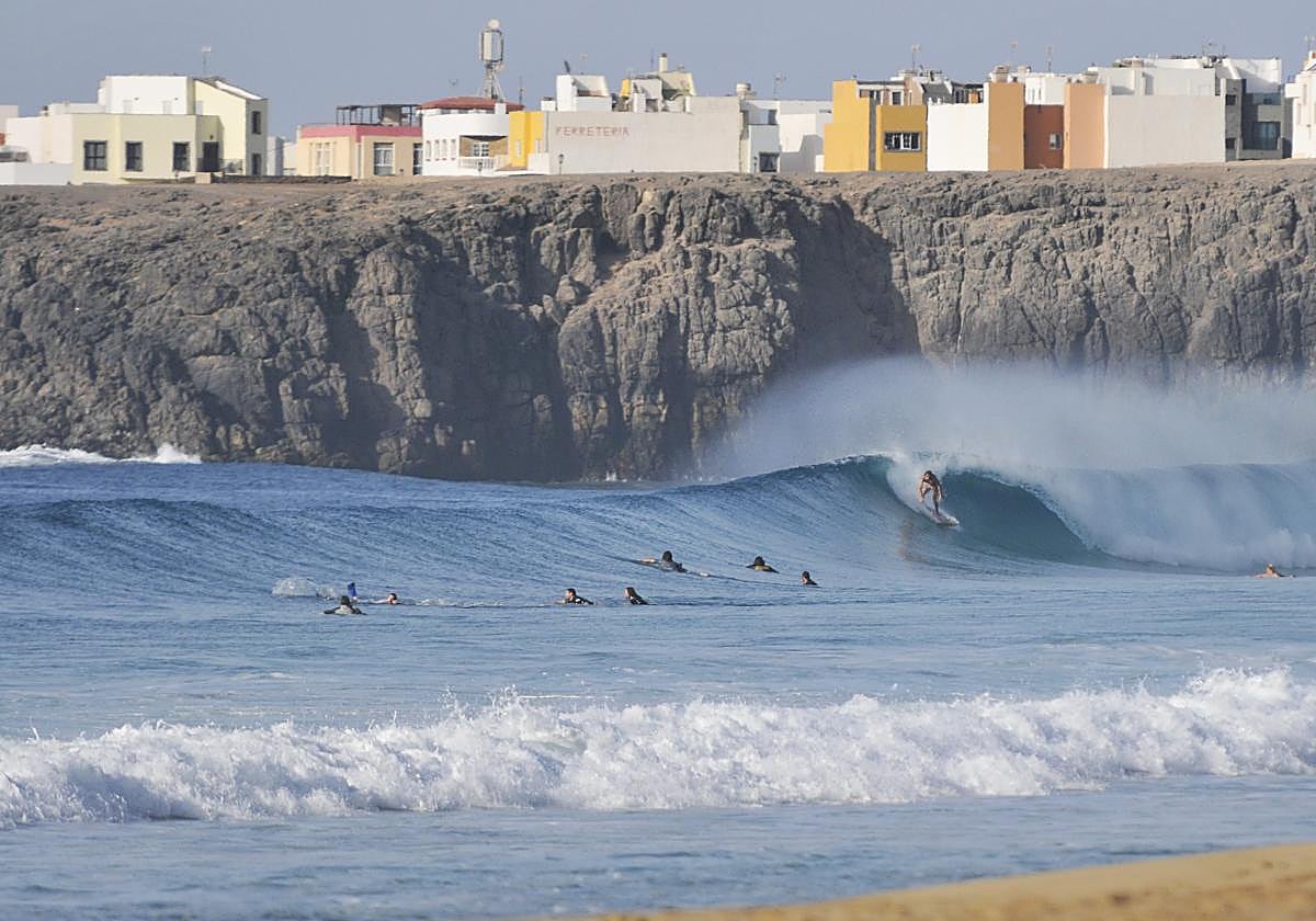 Ola del Muellito Viejo de El Cotillo, en el municipio de La Oliva.