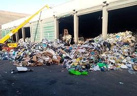 Imagen reciente de residuos acumulados en la planta Todo en Uno de Salto del Negro.