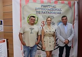 Luis Monzón, director del festival, Guacimara Medina, consejera de Cultura del Cabildo de Gran Canaria, y Francisco Atta, alcalde de Valsequillo